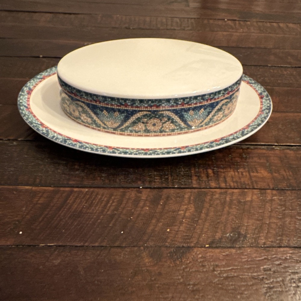 San Marco by Mikasa  COVERED BUTTER DISH 8 3/4" W / 1/4‎ LB